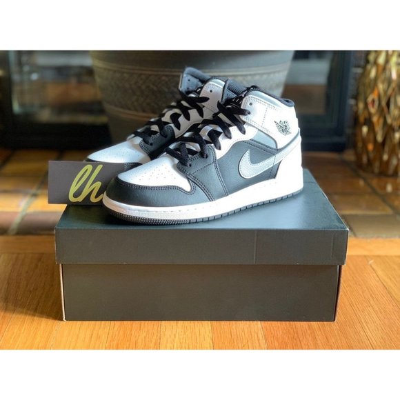 Size 7y Air Jordan 1 Mid - Picture 2 of 5